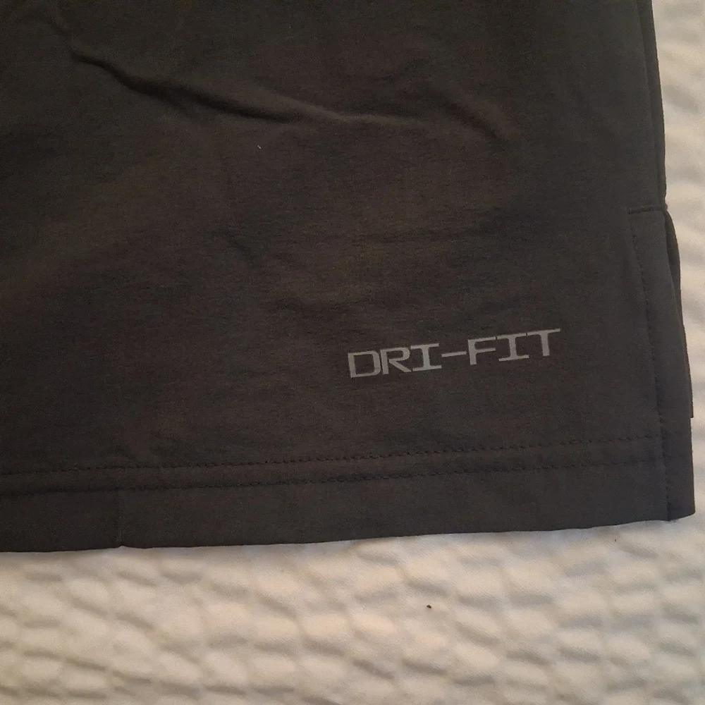 Nike Men's Dark Gray Long Sleeve Players Pullover - Picture 3 of 6